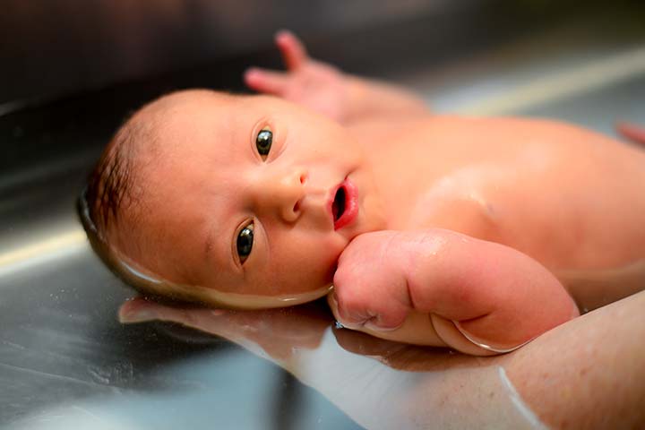 การอาบน้ำทารกแรกเกิด