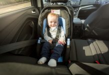 เด็กที่ไม่นั่ง คาร์ซีท พ่อแม่ต้องถูกปรับ 2 หมื่นบาท ที่อังกฤษ