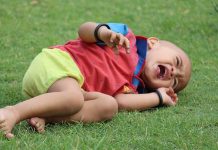 ทำอย่างไรเมื่อลูกร้องไห้กลั้น การร้องไห้กลั้นส่งผลต่อลูกอย่างไร?