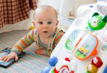 เลือกของเล่นให้ลูกยังไง ให้เสริมพัฒนาการรอบด้านวัยแรกเกิด – 1 ปี เลือกของเล่นเสริมพัฒนาการให้ลูก
